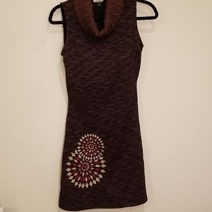 Sleeveless dress with cowl neck (s)